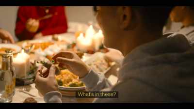 Abacates, rebentos de rabanete e queijo. - Pentatonix: Around the World for the Holidays