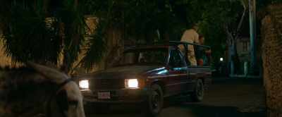 - Abby, get back here.
- No, no, wait, wait. Señor Travis. No. - Beautiful Wedding