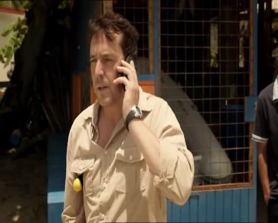 Abigail! Is Benjamin with you?
No, it's just... - Death in Paradise