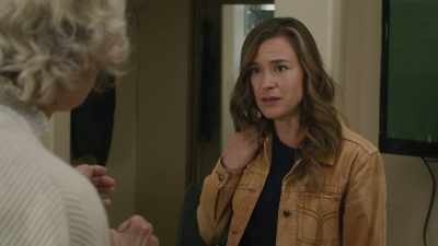 -About mia?
-No, about sonya. - Murder Runs in the Family