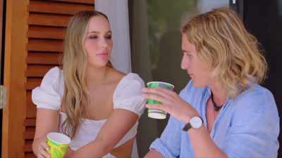 - About... Well, obviously, we're
both interested in each other.
- Mm-hm. - FBOY Island NZ