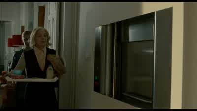 Abre Toma esto -Si, señora - The Skin I Live In