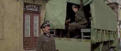 Absteigen! - Escape to Athena