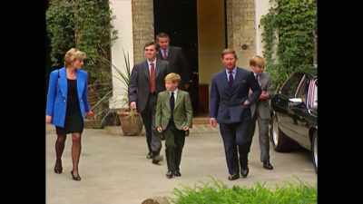 According to friends,
she's determined - Elizabeth Windsor