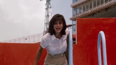 Ace get out of the tank - Ace Ventura: Pet Detective