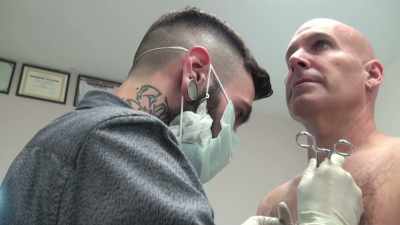 Aceasta nu este o zonă dureroasă pentru a perfora ac, ok? - My Husband, the Cyborg