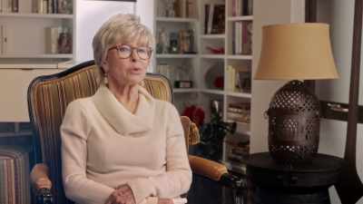 Acho que eu tinha esperança
de que ele diria: - Rita Moreno: Just a Girl Who Decided to Go for It