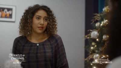 Acho que o Prof. Massey
diria que é altura de estreias. - Christmas for Keeps