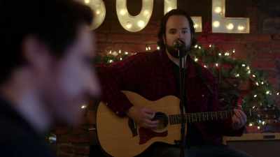 (acoustic guitar strumming) - My Christmas Guide