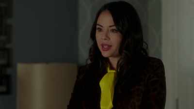 Act normal, bitches - Pretty Little Liars: The Perfectionists