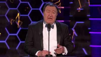 Actually,
he dated Courtney Love, - Comedy Central Roast of Bruce Willis