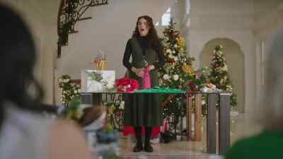 Actually, it's Mia. - Unwrapping Christmas: Mia's Prince