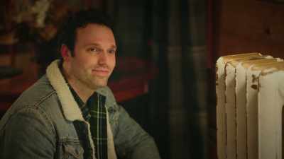 Actually, there's a restaurant
that just opened up, - Unwrapping Christmas: Olivia's Reunion