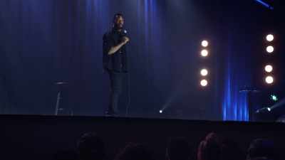Adică 19:32, la Pacific. - Marlon Wayans: God Loves Me