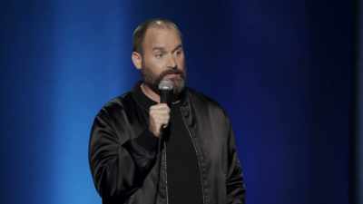 Adică există,
dar tipii ăia au torţe şi e evident. - Tom Segura: Disgraceful