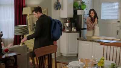 Ador canapeaua asta.
E Gainesboro? Frumos! - Lease on Love