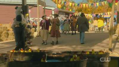 [adventurous music] - A Waltons Thanksgiving