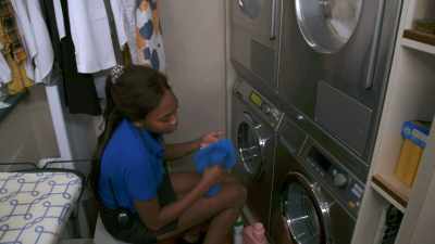 Aesha giving Magda the chance
in service, - Below Deck Down Under