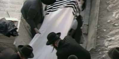 -After an autopsy, Maxwell's
body is buried quickly, - House of Maxwell