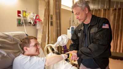 After Forrest Gump, Gary began
working closely with wounded veterans, - The Movies That Made Us
