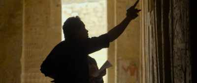 -After this horizontal row of hieroglyphs…
-[Nermeen] Ah. - Secrets of the Saqqara Tomb