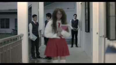 After that, I got a scholarship
in another country. - Crush Kong Curly