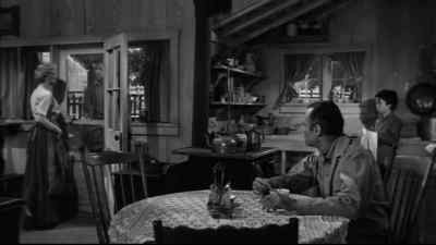 - Afternoon, ma'am.
- Afternoon. - The Tin Star