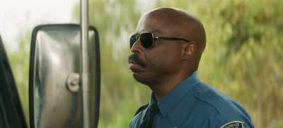 Afternoon, officer.
Love the sunglasses. - The Winchesters