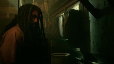 - Against the wall! - Snowpiercer