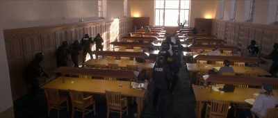 [agent 6] Stay right there, sir.
Do not move. Hands up. Head down. - Silk Road