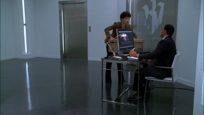 Agent Astrid Farnsworth.
I'm here to see Dr. Bishop. - Fringe