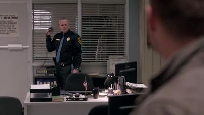 Agent Ehart?
Radio's dead. - Supernatural
