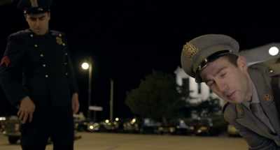 - Agente...
- Non può passare, deve tornare indietro. - Diabolik