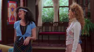 -(AGNES CHUCKLES)
-Oh. (CHUCKLES) - WandaVision