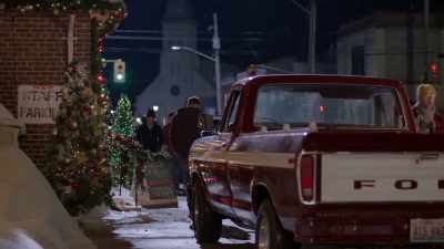 - Ah...
- And remember,
you're not alone up there, okay? - Toying with the Holidays