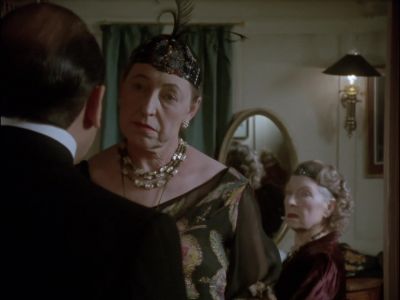 -Ah...
-Bonsoir, Mademoiselle Morgan. - Agatha Christie's Poirot
