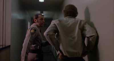 Ah, Captain, helicopter's not available.
The governor's got it. - Dirty Mary Crazy Larry