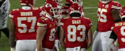 - Ah!
- From the 46 of Cincinnati. - Kelce