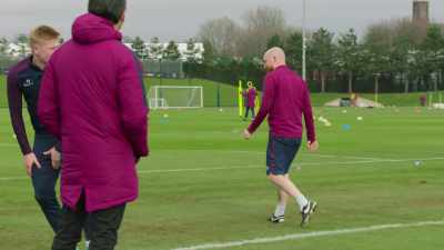 Ah! I cannot do commercials today. - All or Nothing: Manchester City