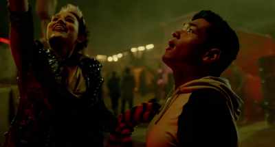 - Ah, it's so cool!
- (LAUGHS) - Hell Fest