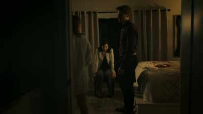 - Ah, it's okay, I think I'll
just head back to my place. - The Baby Swindler