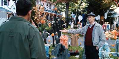 -Ah. Look at those purple mums.
-Mom planted those. - Hubie Halloween