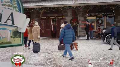 -Ah! Mr. Thomas, Miss Thomas!
-Yes, that's us. - A Christmas Carousel