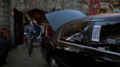 AH!
SMELLS LIKE COMMON FOLK. - Descendants
