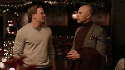 - Ah, thank you.
- Oh, you! - A Sprinkle of Christmas