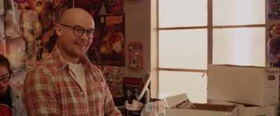 - Ah, there he is.
- Hey, Joe, - Zooey