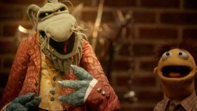 Ah! Through the stage door, my boy. - Muppets Now