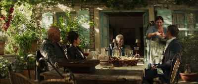 Ah, yes, Elena's gelato. - Hitman's Wife's Bodyguard