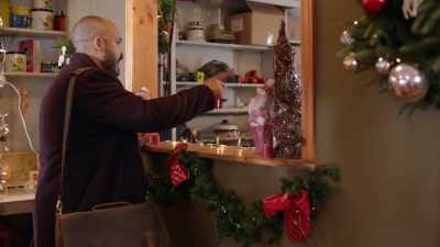 - Ah, yes, yes.
Kevin told me about that. - Toying with the Holidays