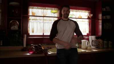Aha, so I can tell Ben
that dads are actually good - A Home for the Holidays